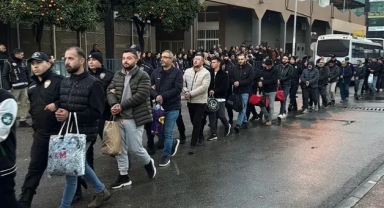 Mersin'deki rüşvet operasyonu zanlıları adliyeye sevk edildi
