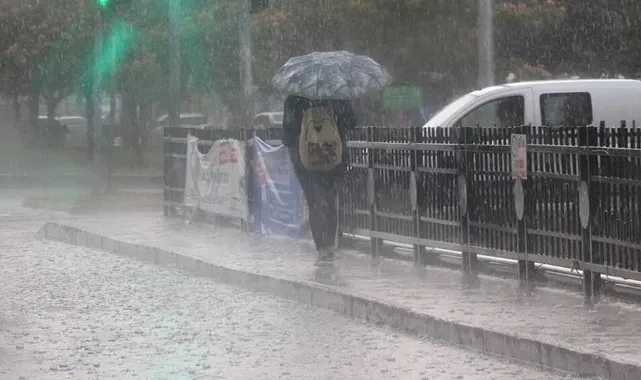 Meteoroljiden 4 il için sarı kod: Ege'de sağanak, Marmara'da fırtına uyarısı