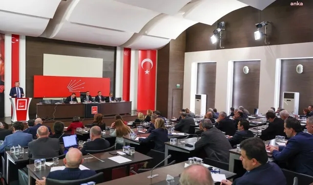 Özgür Özel'den kapalı toplantıda sosyal medya uyarısı