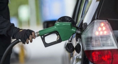Benzine zam yolda