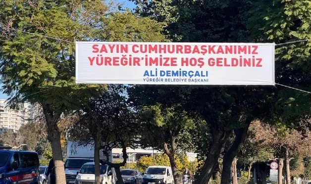 CHP'li Belediye Başkanı Erdoğan için 'Hoşgeldiniz Cumhurbaşkanım' pankartı astırdı