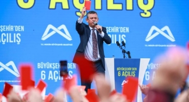 CHP, üyelerine 'kırmızı kart' SMS'i gönderdi