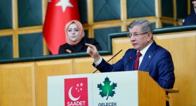 Davutoğlu'ndan Cumhurbaşkanı Erdoğan'a: Çıkıp net olarak pozisyonunu açıklamalı