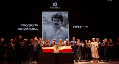 Ferdi Tayfur şarkılarla, gözyaşlarıyla AKM'den uğurlandı