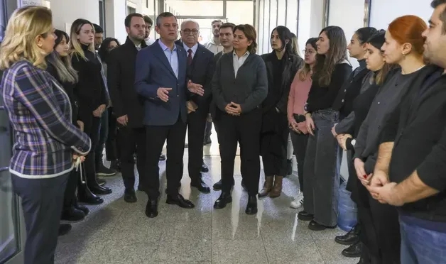 Özgür Özel'den Beşiktaş Belediyesi'ne ziyaret: Güler yüzle devam edeceğiz