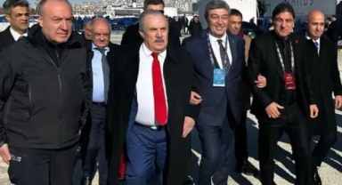 AK Parti'ye geçen vekiller kongreye kol kola geldi: 'Utanmıyorsanız sorun yok'