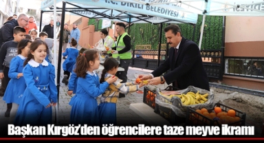 Başkan Kırgöz’den öğrencilere taze meyve ikramı