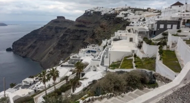 Santorini'de depremler paniğe neden oldu: 11 bin kişi Ada'yı terk etti