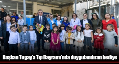 Başkan Tugay’a Tıp Bayramı’nda duygulandıran hediye