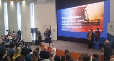 Çiftçi toprağa küstü