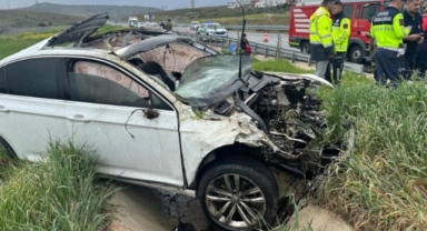 İzmir'de yağmurun kayganlaştırdığı yolda kaza: 1 ölü, 4 yaralı