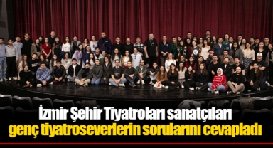 İzmir Şehir Tiyatroları sanatçıları genç tiyatroseverlerin sorularını cevapladı