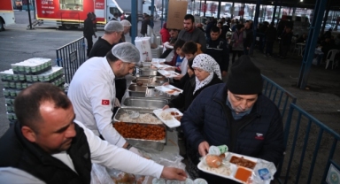 Ramazan’ın İlk Gününde Binlerce Vatandaş Büyükşehir ile İftar Yaptı