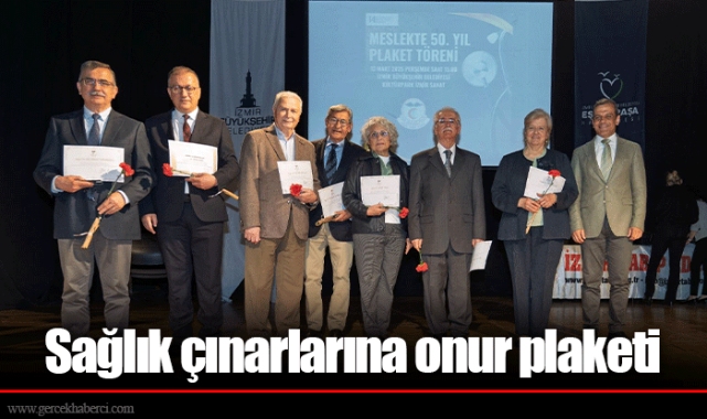 Sağlık çınarlarına onur plaketi
