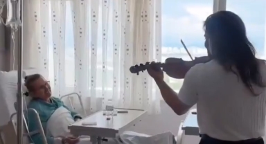 İzmir'de öğrenciden öğretmenine duygusal sürpriz: