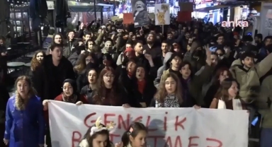 İzmir’de öğrenciler 'gözaltıları ve baskıları' protesto etti!