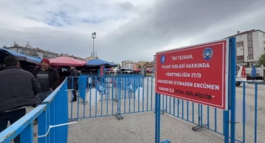 Kasalarca domatesi çöpe döken pazarcının tezgah yeri iptal edildi