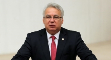 ‘Kendi çapımda başladım’ diyerek duyurdu: Eski AK Parti’li vekil eyleme başladı!