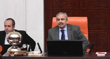 Sırrı Süreyya Önder kalp krizi geçirdi!