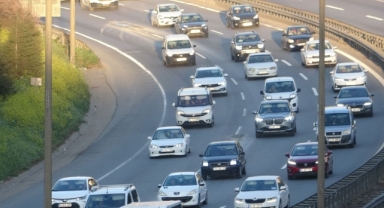 Tatilciler dönüş yolunda: TEM Otoyolu'nda yoğun trafik yaşanıyor
