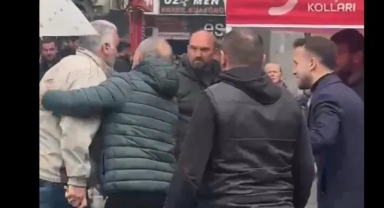 Trabzon'da CHP'nin standına bıçaklı saldırı