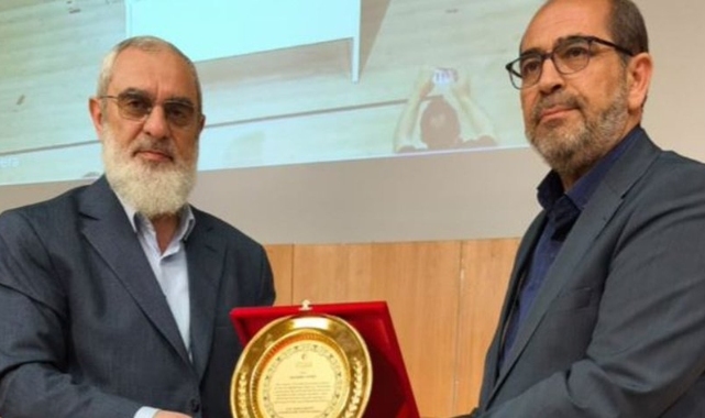“6 yaşındaki çocuk evlenebilir” diyen Nurettin Yıldız’a İl Milli Eğitim Müdürü ve müftüden plaket!