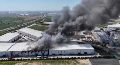 Çerkezköy’de kauçuk fabrikasında büyük yangın: Patlama sesleri duyuldu