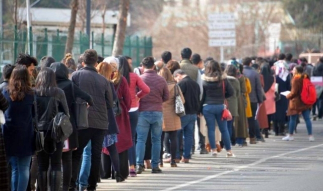 CHP'den ekonomi yönetimine enflasyon tepkisi: Her 4 gençten 1’i ekonomik nedenlerle ailesinin yanından ayrılamıyor!