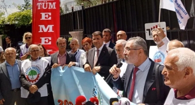 Emekliler TÜİK önünde: Bu iktidar gitmedikçe kimsenin yüzü gülmeyecek