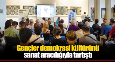 Gençler demokrasi kültürünü sanat aracılığıyla tartıştı