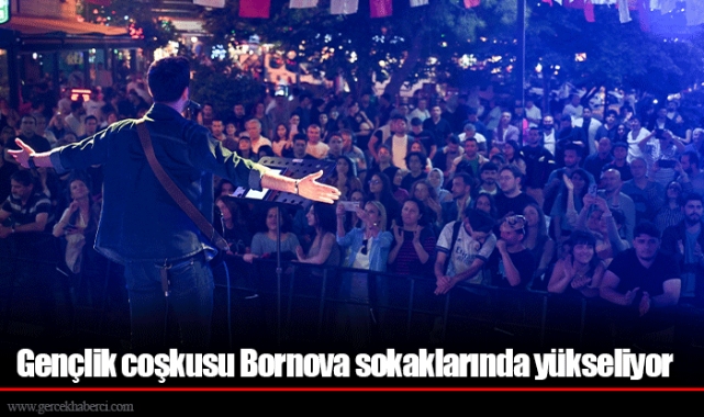 Gençlik coşkusu Bornova sokaklarında yükseliyor