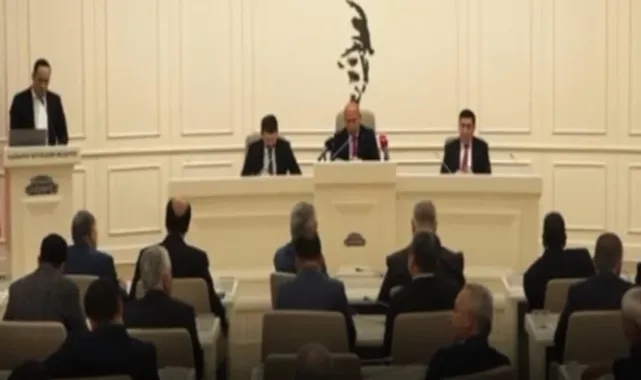 “İmamoğlu” deyince mikrofonu kapattılar: Belediye Meclisi’nde konuşma krizi