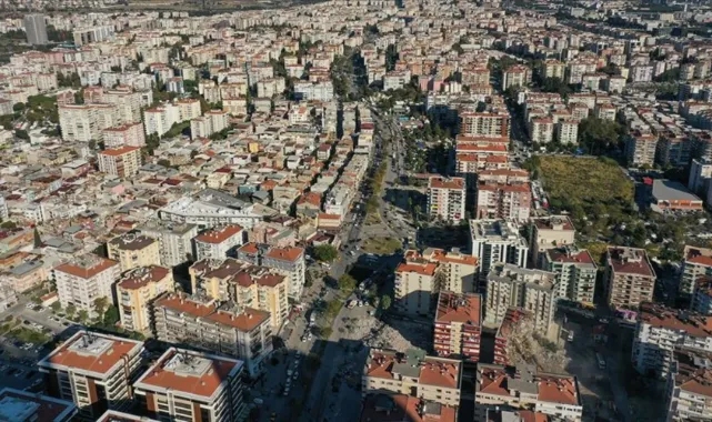 İstanbul'un 4 ilçesinde büyük tehlike! Başvurular arttı: Kolonlar artık binayı taşımıyor