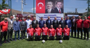 İzmir'de özel sporcular için halı saha açıldı
