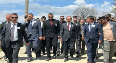 Öcalan’a ‘beyefendi’ diyen MHP’li vekil şehit cenazesinde böyle korundu