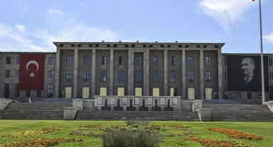 TBMM önünde 3 el silah sesi