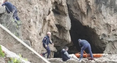 Antalya’da falezlerde mahsur kalan 3 Arnavut turist kurtarıldı