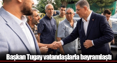 Başkan Tugay vatandaşlarla bayramlaştı