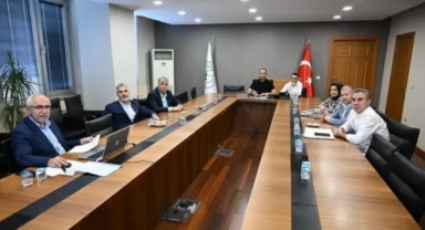 Hakan Bahçetepe'nin yerine gelmişti... Eray Karadeniz'den yeni skandal: Şimdi de Atatürk'ü kaldırdı!
