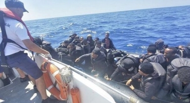 İzmir açıklarında 47 düzensiz göçmen kurtarıldı