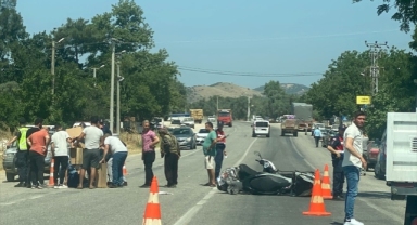 İzmir'de iki motosikletin çarpıştığı kazada 3 kişi yaralandı