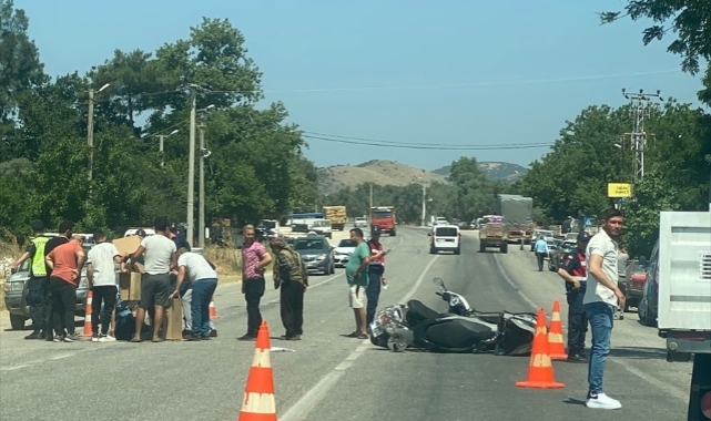 İzmir'de iki motosikletin çarpıştığı kazada 3 kişi yaralandı