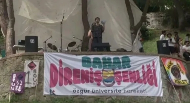 'Zıplamayan Tayyipçi' sloganı nedeniyle tutuklanan Cem Akarsu tahliye edildi
