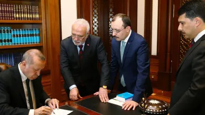 AK Parti'de Kritik 'Terörsüz Türkiye' Talimatı: Mustafa Elitaş’tan Çarpıcı Çıkış