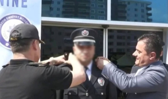 AK Parti ilçe başkanı polislere rütbe taktı!