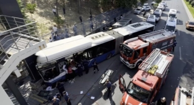 Ankara'da belediye otobüsü kaza yaptı: En az 20 yaralı var!