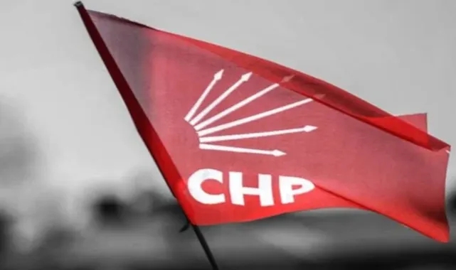 CHP'de iki istifa birden!