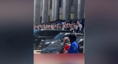 CHP grubu slogan atarak Adalet Bakanlığı'na protesto yürüyüşü yaptı: AK Parti'lilerden Recep Tayyip Erdoğan sesleri yükseldi