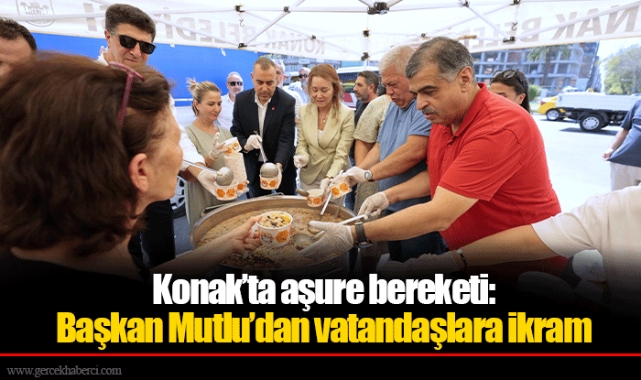 Konak’ta aşure bereketi: Başkan Mutlu’dan vatandaşlara ikram