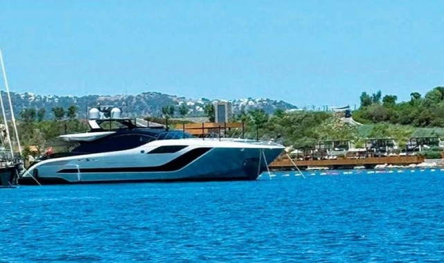 Kültür ve Turizm Bakanı Ersoy, milyarlık yatını Bodrum'a demirledi